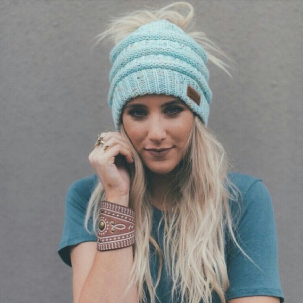 Great gift GRAY messy bun winter hat cap ponytail
